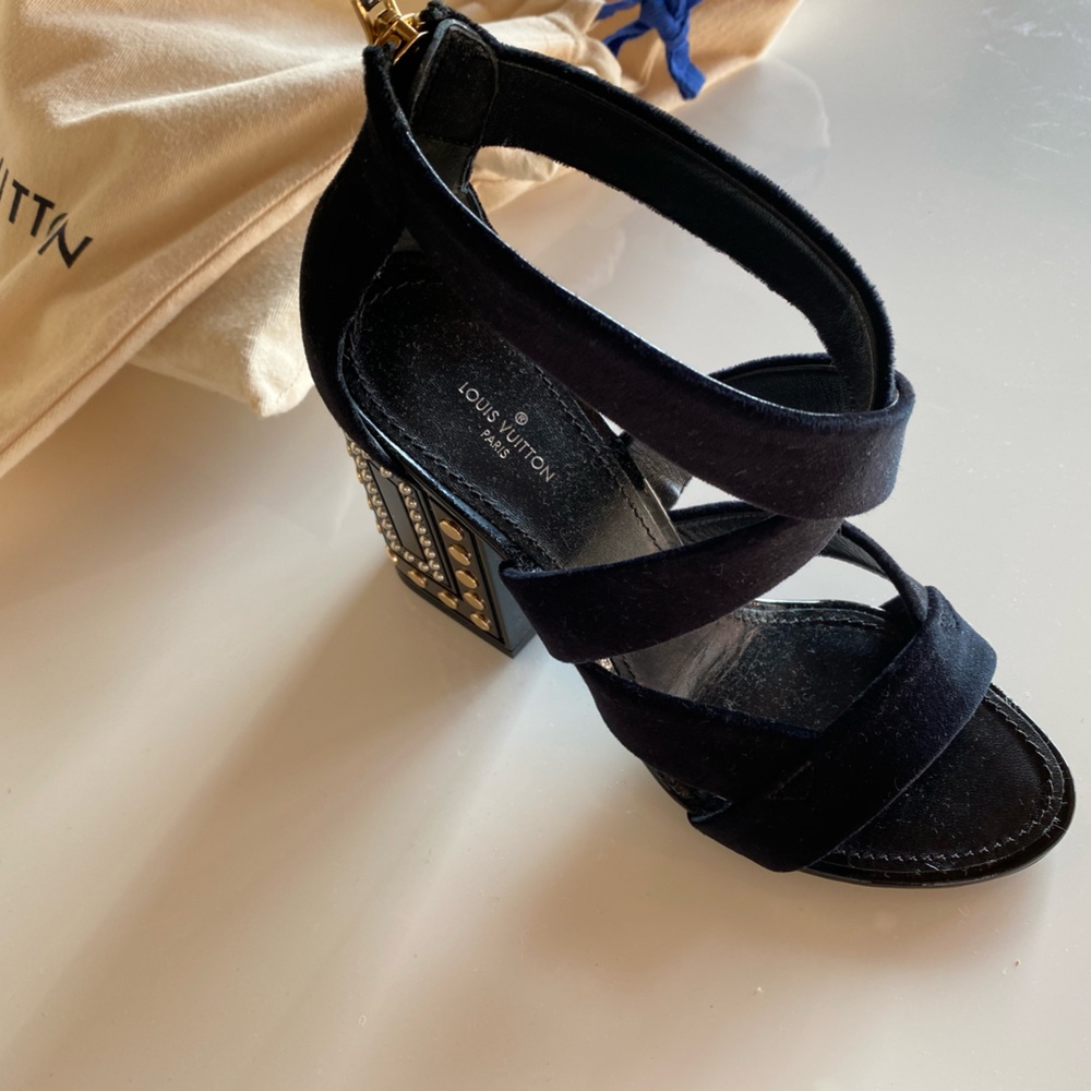 Never worn black velvet High heels sandals Louis Vuitton size 38